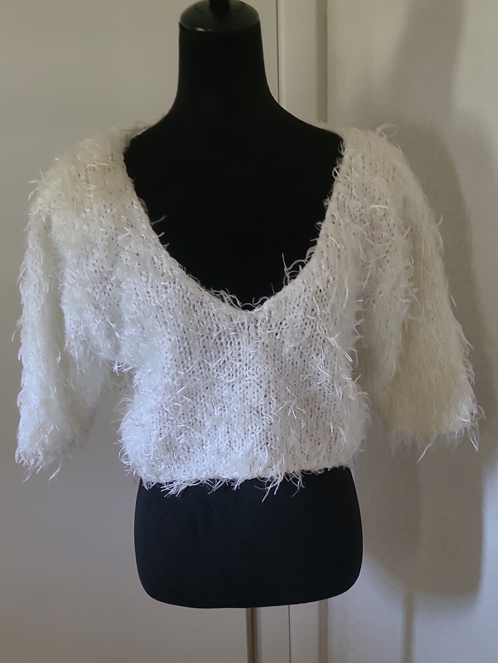 Vintage Contempo Cropped Shaggy textured white sweater size L